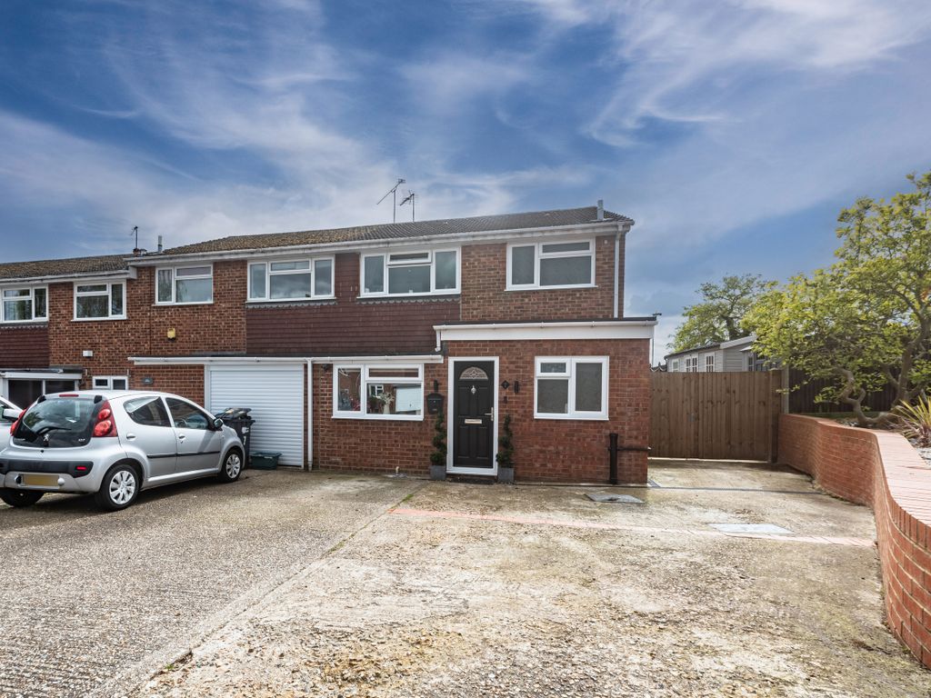 3 bed end terrace house for sale in Grayshot Drive, Blackwater