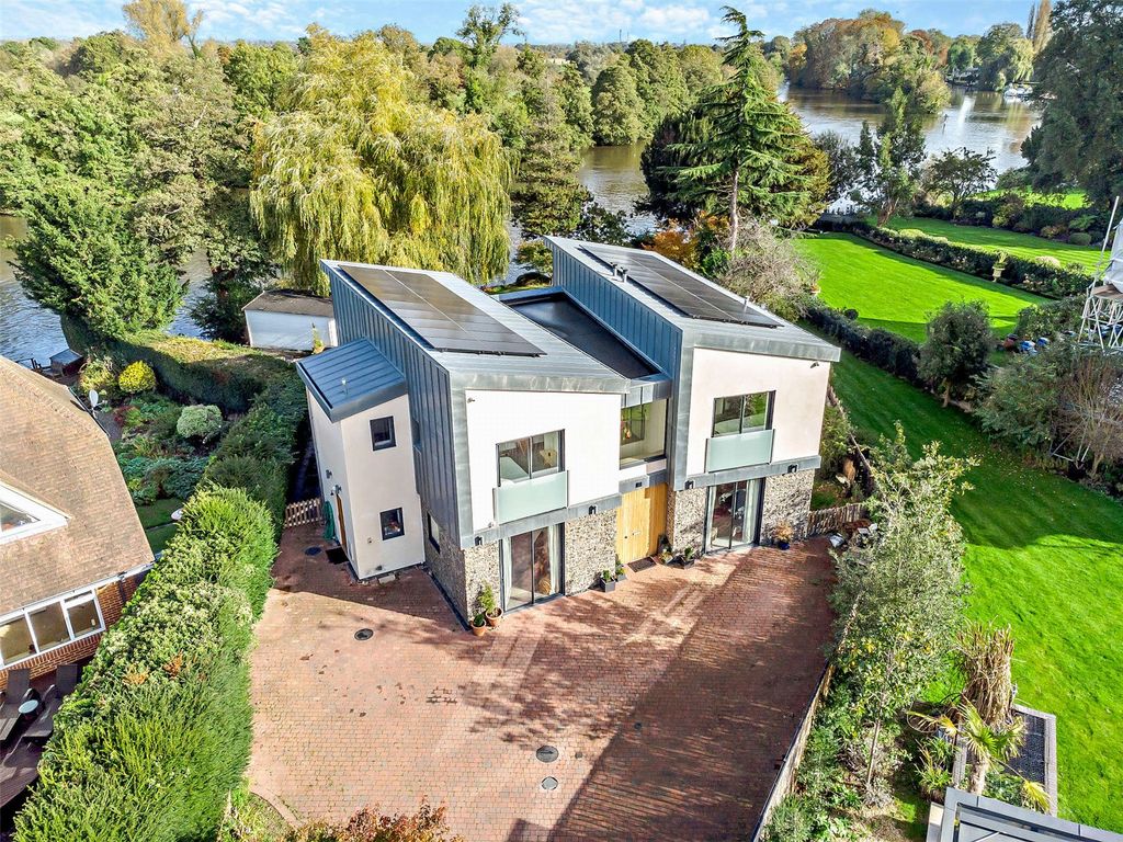 5 bed detached house for sale in Vicarage Walk, Bray, Maidenhead