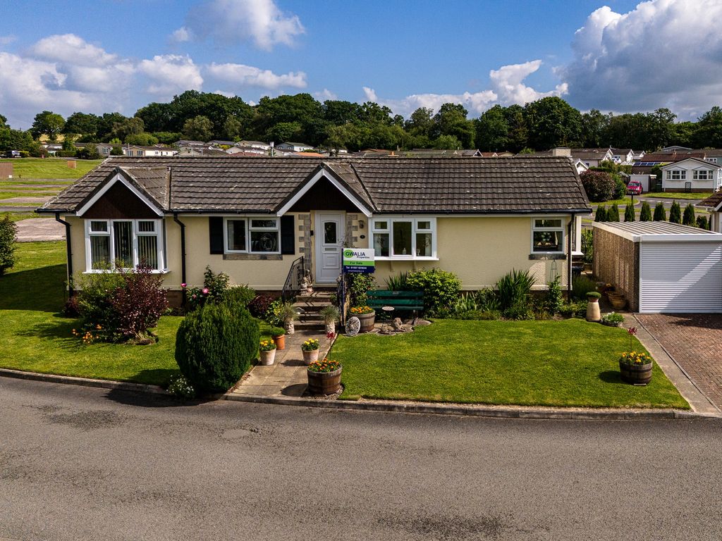 2 bed mobile/park home for sale in The Green, Builth Wells LD2, £