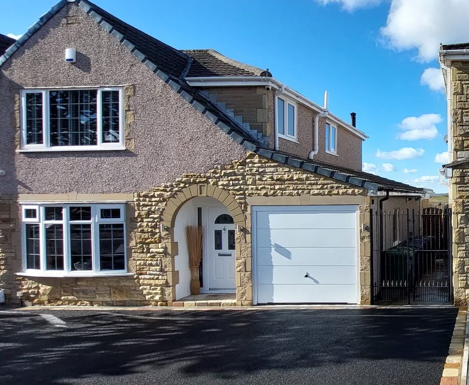 3 bed semidetached house for sale in Smithyfield Avenue, Worsthorne