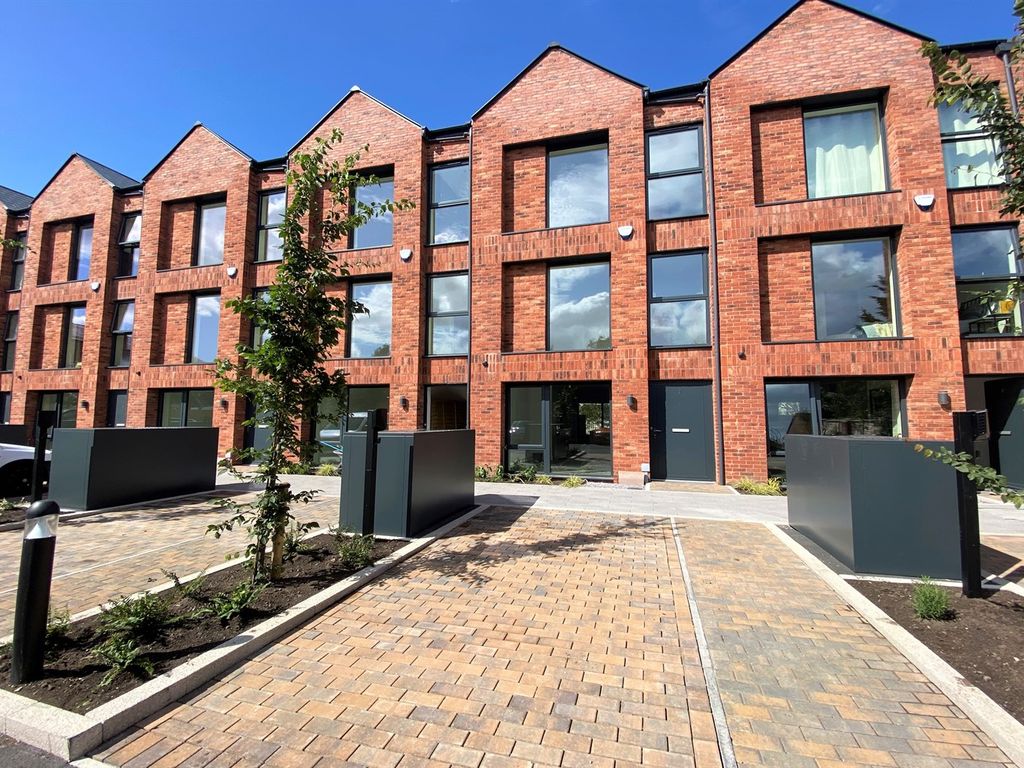 4 bed town house for sale in Bridgewater Road, Altrincham WA14 Zoopla