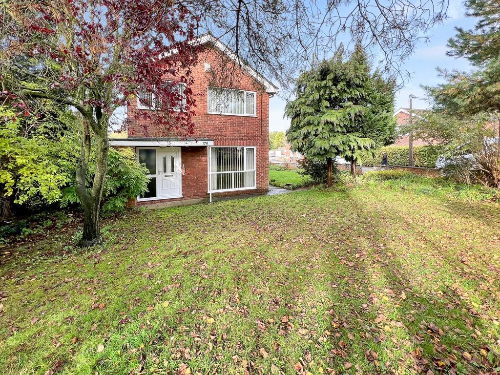 3 bed detached house for sale in Harlaxton Road, Grantham NG31, £