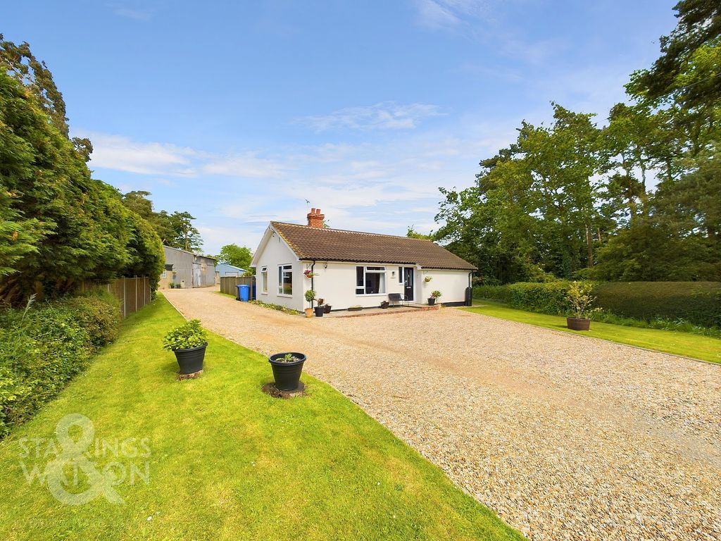 3 bed detached bungalow for sale in London Road, Shadingfield, Beccles