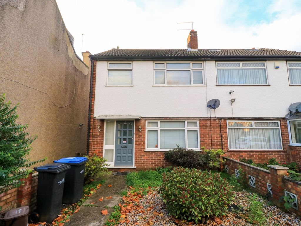 3 bed semidetached house for sale in Chesterfield Road, Enfield EN3, £