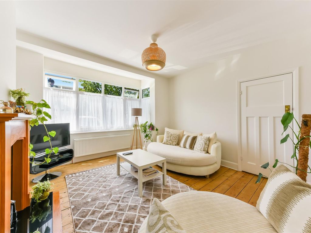 Westway, Raynes Park SW20  