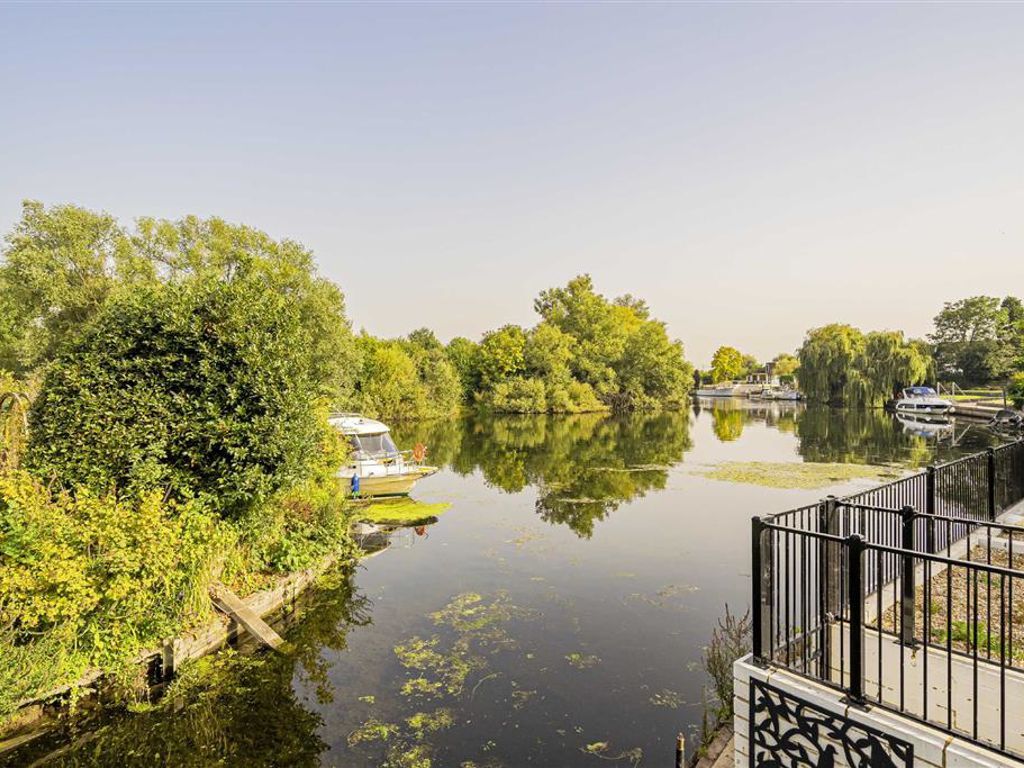 3 bed detached house for sale in Laleham Reach, Chertsey KT16, £625,000