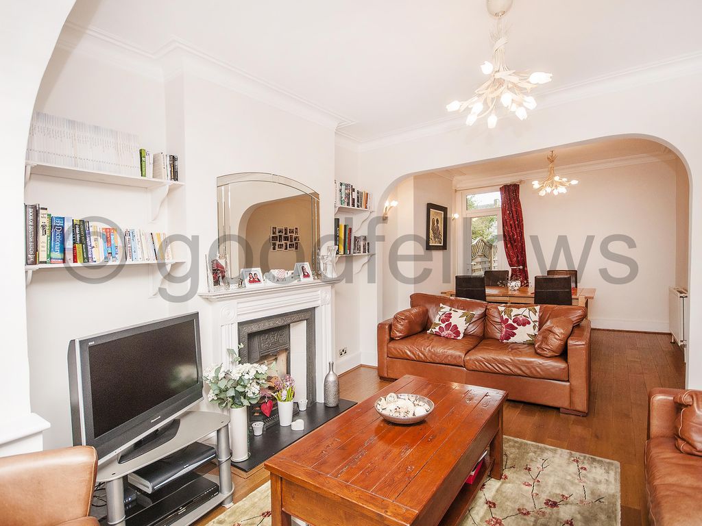 3 bed detached house to rent in Cowper Gardens, Wallington, Surrey SM6