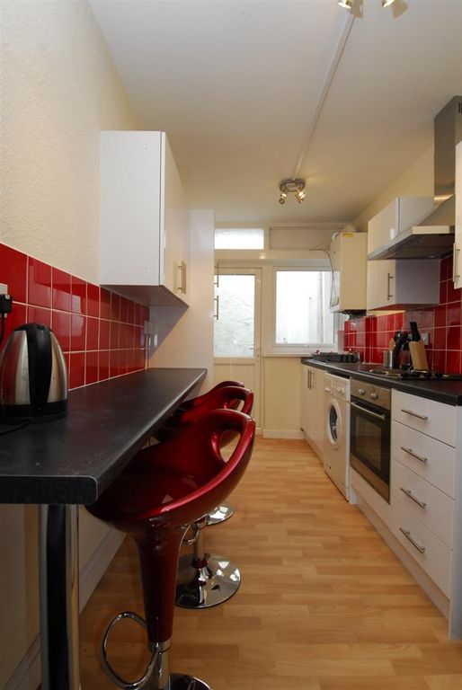 3 bed flat to rent in Prospect Street, Radnor House, Flat 1, Plymouth
