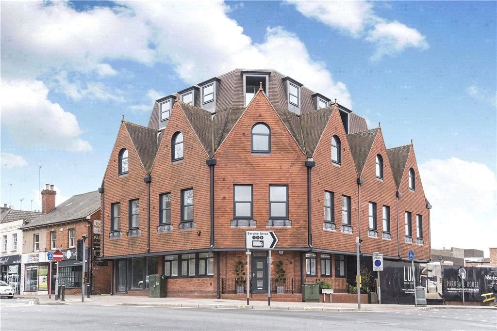 1 bed flat to rent in Park Street, Camberley GU15, £1,000 pcm Zoopla