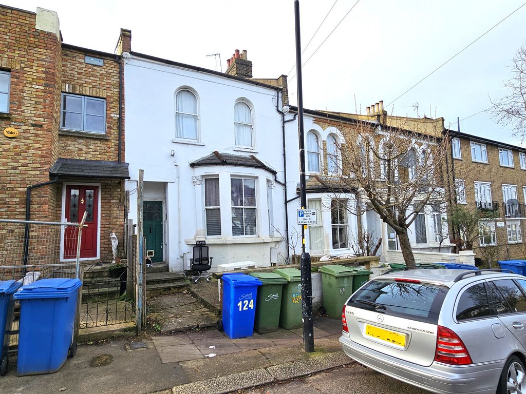 3 bed flat for sale in Crofton Road, Camberwell SE5, £675,000 Zoopla
