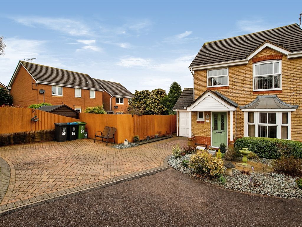 3 bed linkdetached house for sale in Laureate Way, Hemel Hempstead HP1