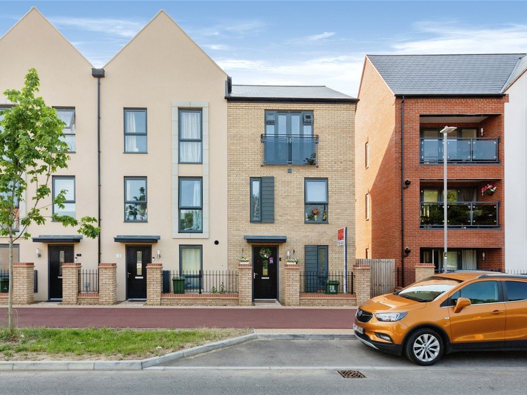 3 bed town house for sale in Barrosa Way, Whitehouse, Milton Keynes