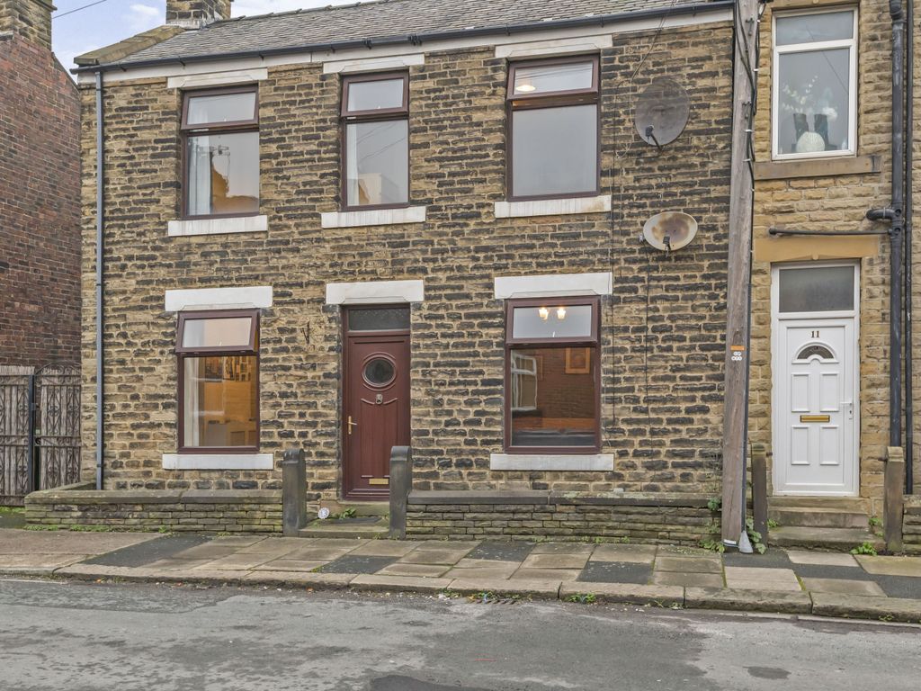 3 bed detached house for sale in Wycliffe Street, Ossett, West