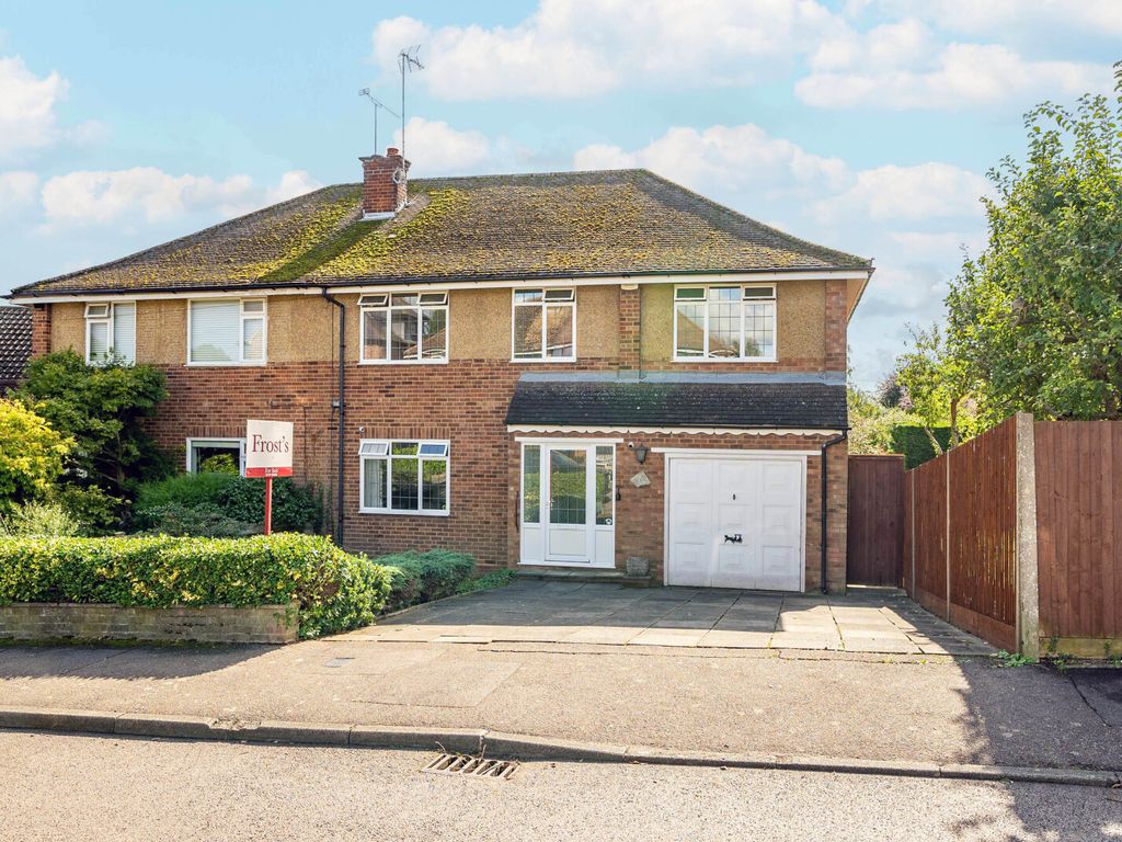 4 bed semidetached house for sale in Windmill Avenue, St. Albans