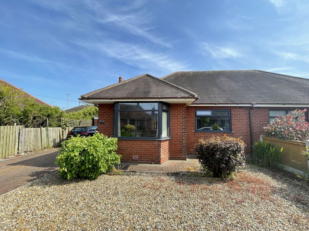 2 bed bungalow for sale in Meadow Crescent, PoultonLeFylde FY6, £