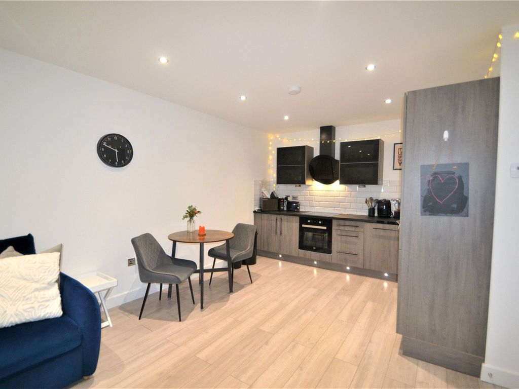 2 bed flat to rent in Phoenix Business Centre, Higham Road, Chesham HP5