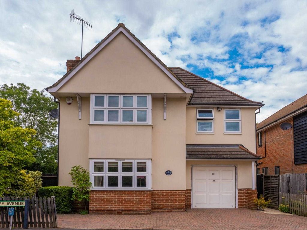 4 bed detached house for sale in Watford Heath, Watford Heath WD19, £