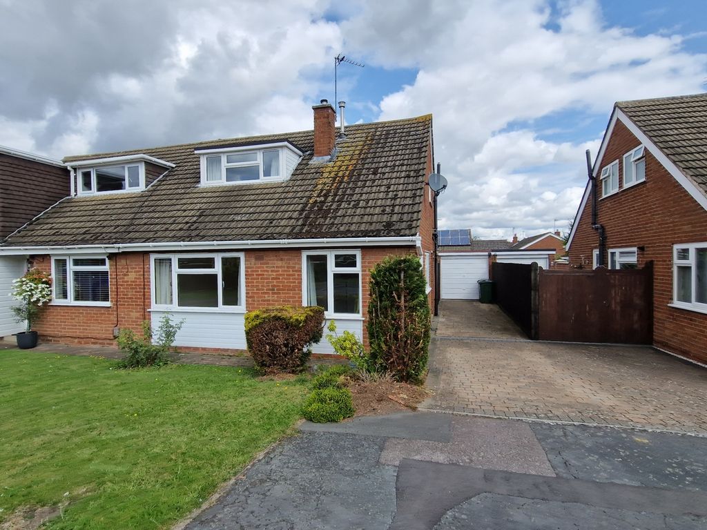 3 bed semidetached house to rent in Monarch Close, Birstall LE4, £900 pcm Zoopla