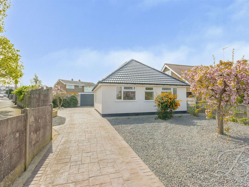 4 bed detached bungalow for sale in Nuncargate Road, KirkbyInAshfield