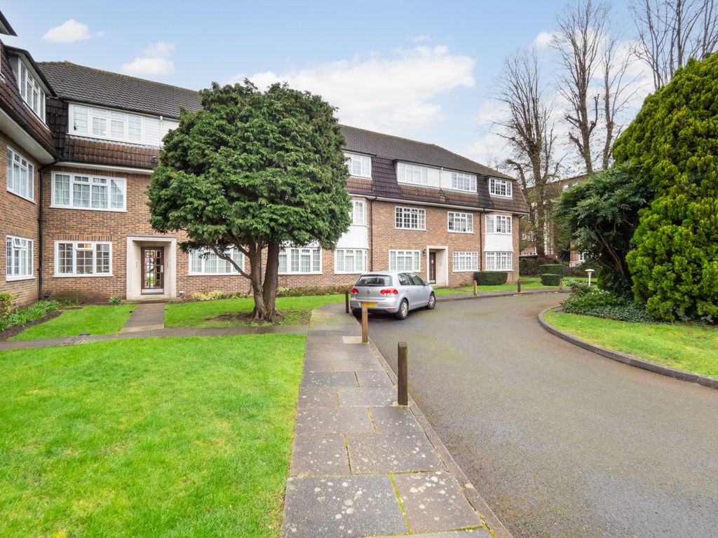 2 bed flat for sale in Queensfield Court, London Road, Cheam, Sutton