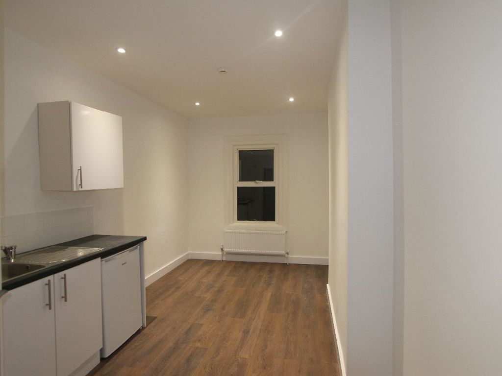 Studio to rent in Derby Road, Enfield EN3, £1,100 pcm Zoopla