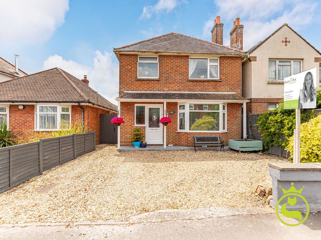 4 bed detached house for sale in Cynthia Road, Poole BH12, £425,000
