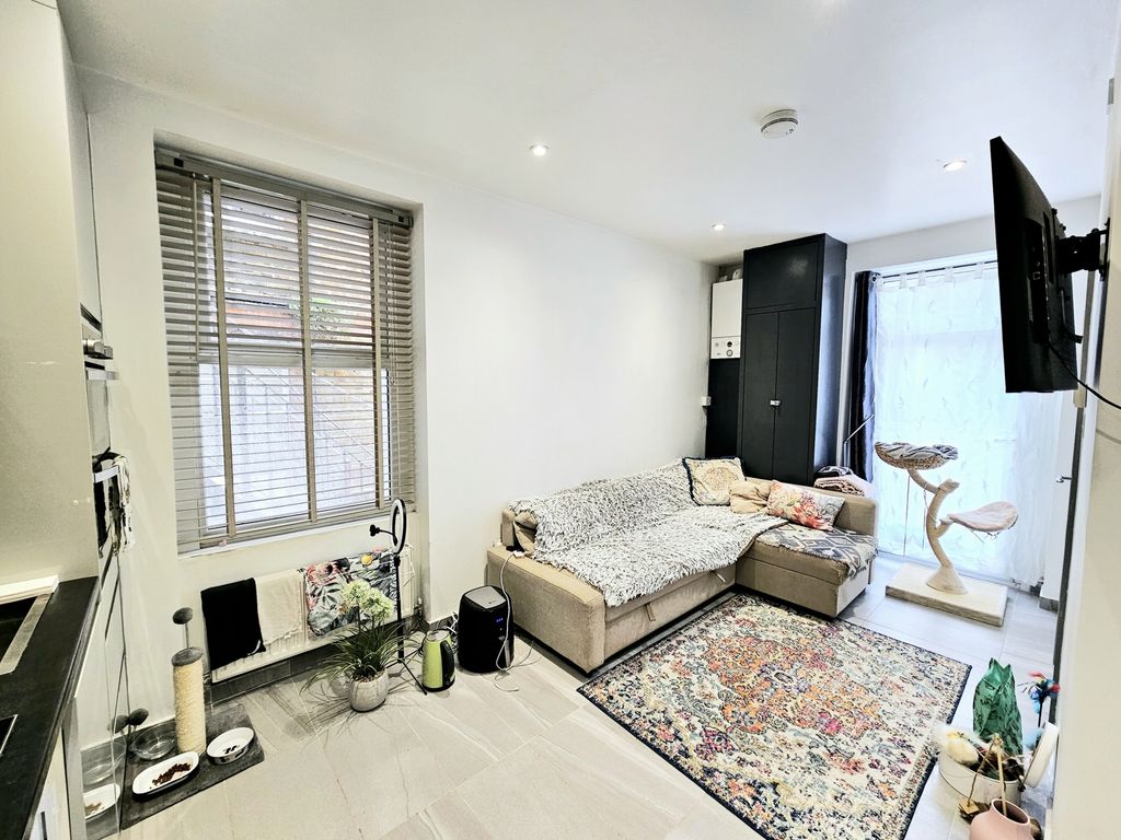 Studio to rent in Archway Road, Highgate N6 Zoopla