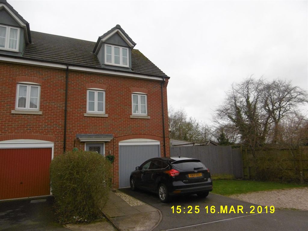 3 bed semidetached house to rent in Smith Drive, Coalville LE67