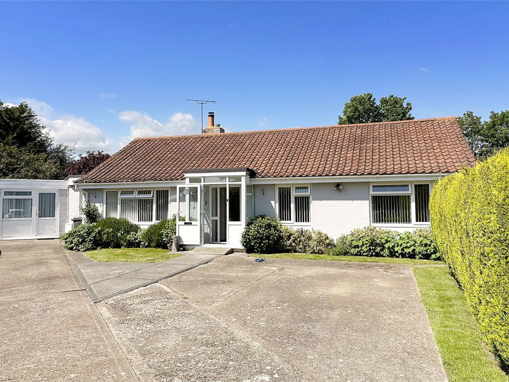 3 bed bungalow for sale in Holly Drive, Littlehampton, West Sussex BN17