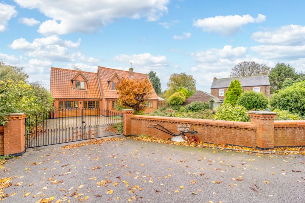 3 bed detached house for sale in Station Road, Hubberts Bridge, Boston
