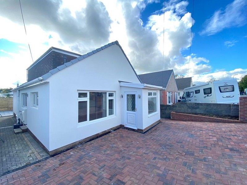 4 bed detached bungalow for sale in HeolYGroes, Litchard, Bridgend