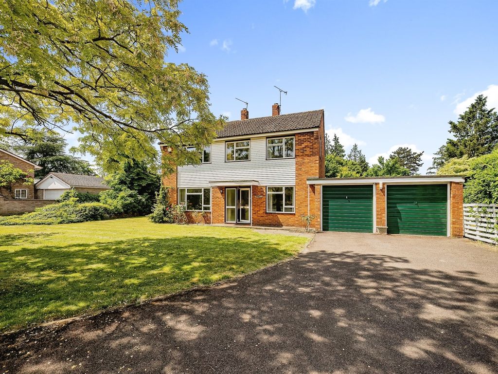 4 bed detached house for sale in Cheveley Gardens, Burnham, Slough SL1
