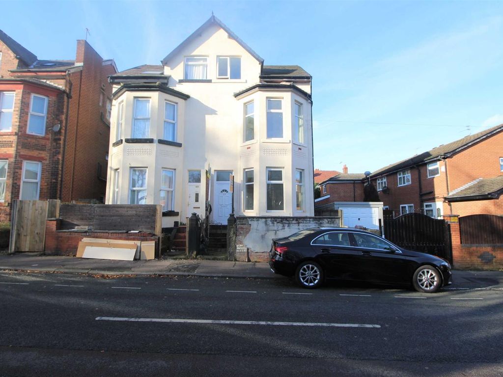 4 bed semidetached house to rent in Cleveland Road, Manchester M8, £