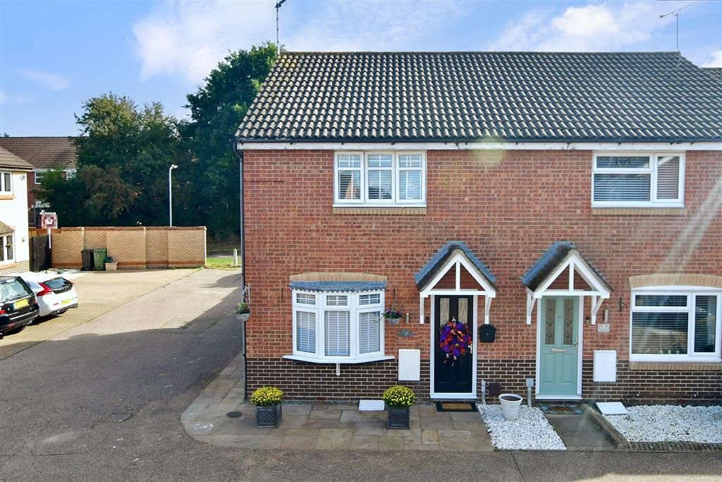 3 bed end terrace house for sale in Maitland Road, Wickford, Essex SS12