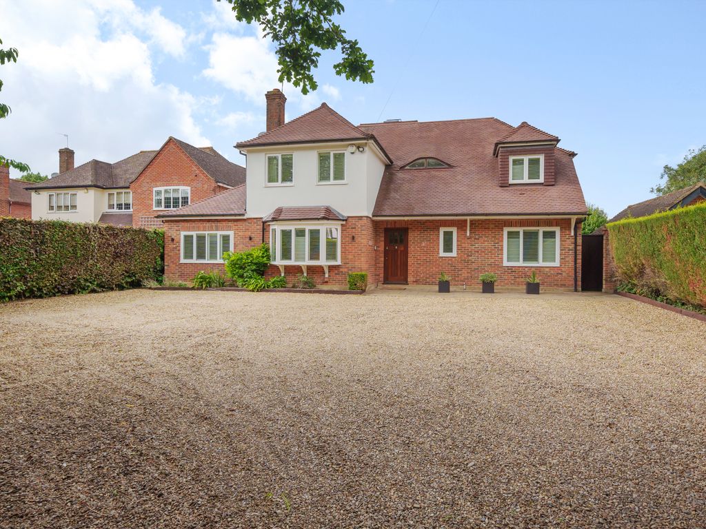 5 bed detached house for sale in Chipperfield Road, Kings Langley WD4