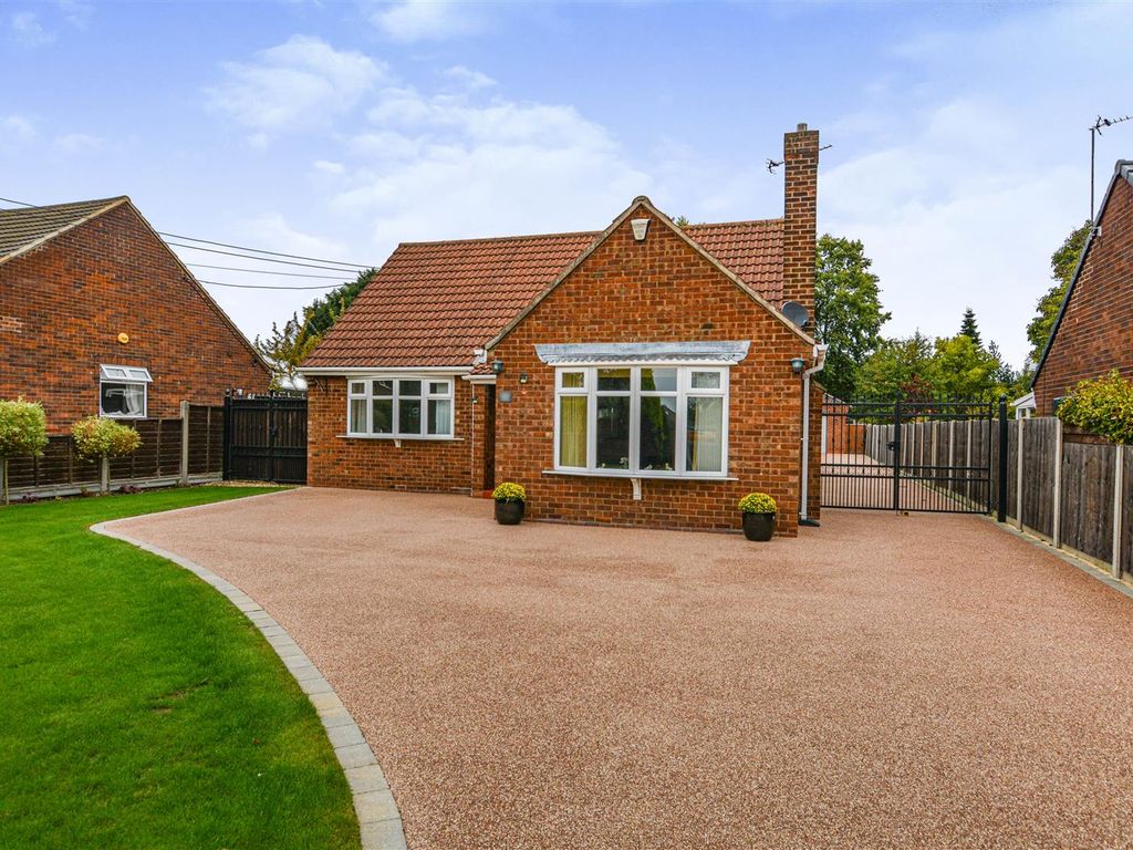 3 bed detached bungalow for sale in Brigg Road, Messingham, Scunthorpe