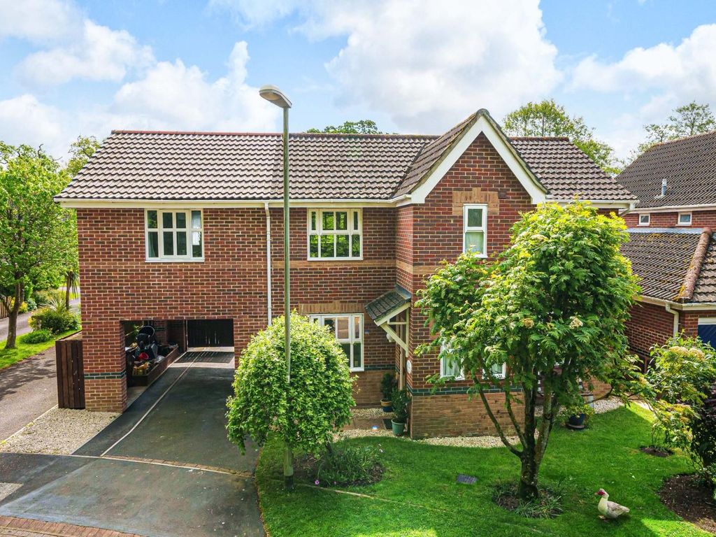 5 bed detached house for sale in Clarke Close, Uffculme, Cullompton