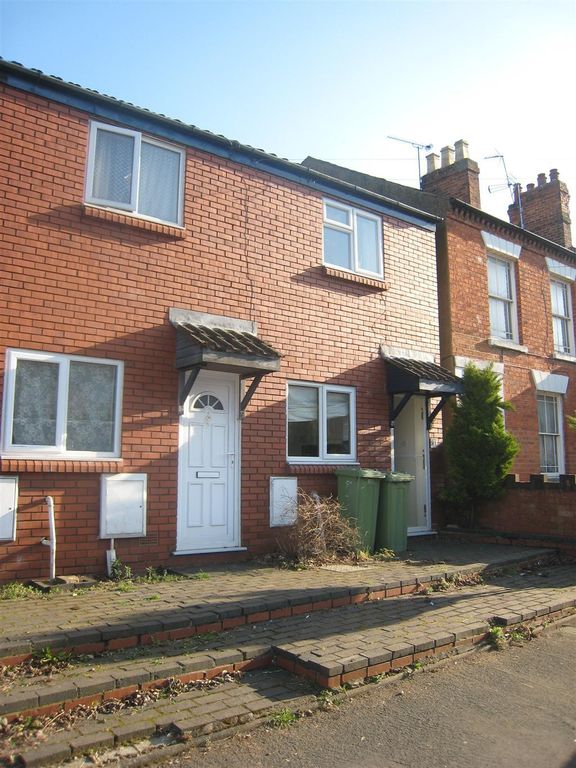 2 bed terraced house to rent in North Street, New Bradwell, Milton