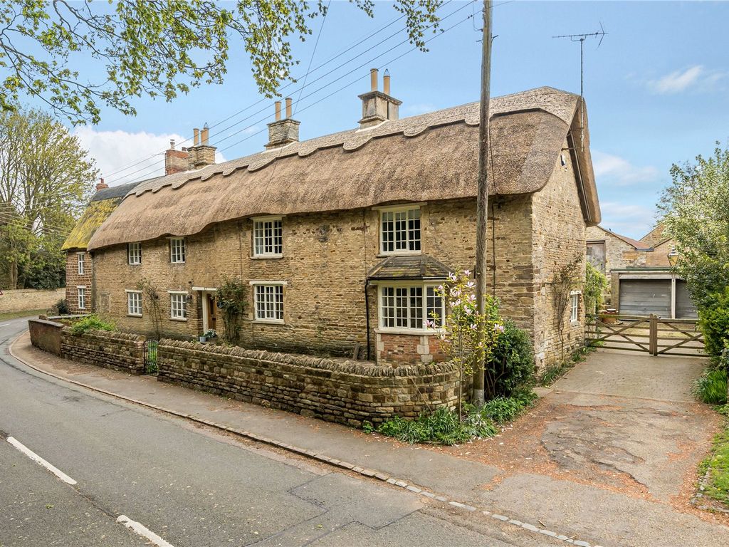 4 bed detached house for sale in Harrowden Road, Orlingbury, Kettering