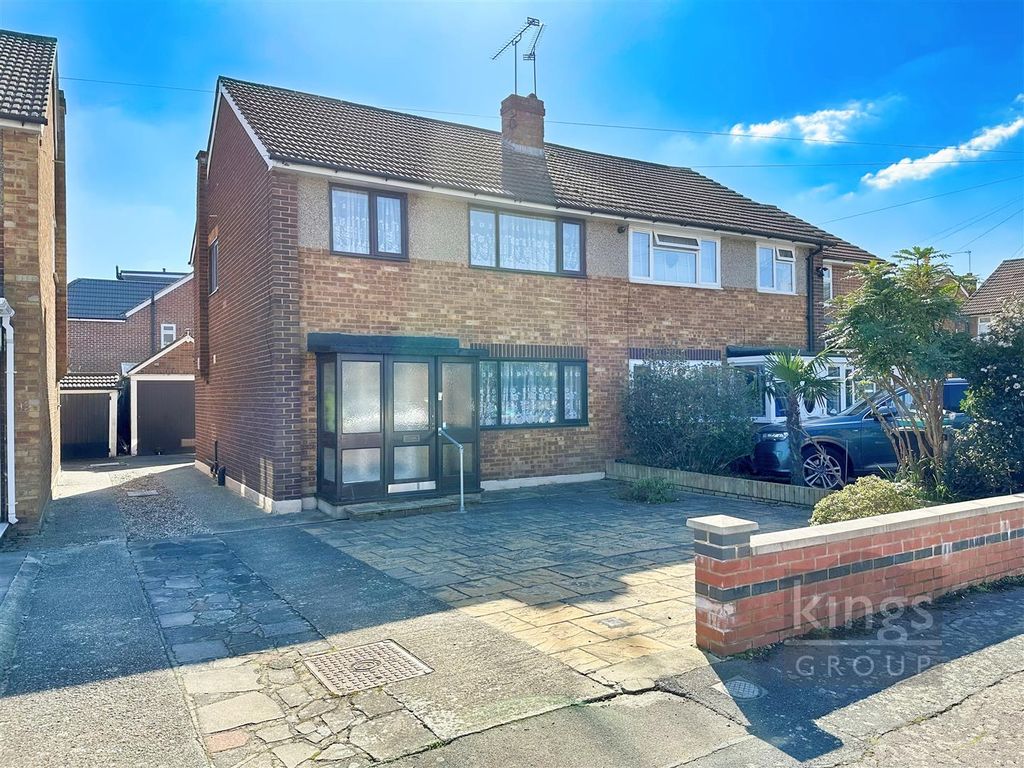 3 bed property for sale in Tollgate Road, Waltham Cross EN8 Zoopla