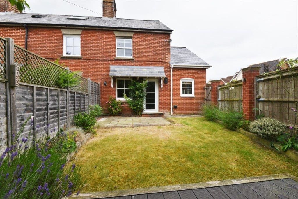 3 bed terraced house to rent in Station Road, Sandleheath