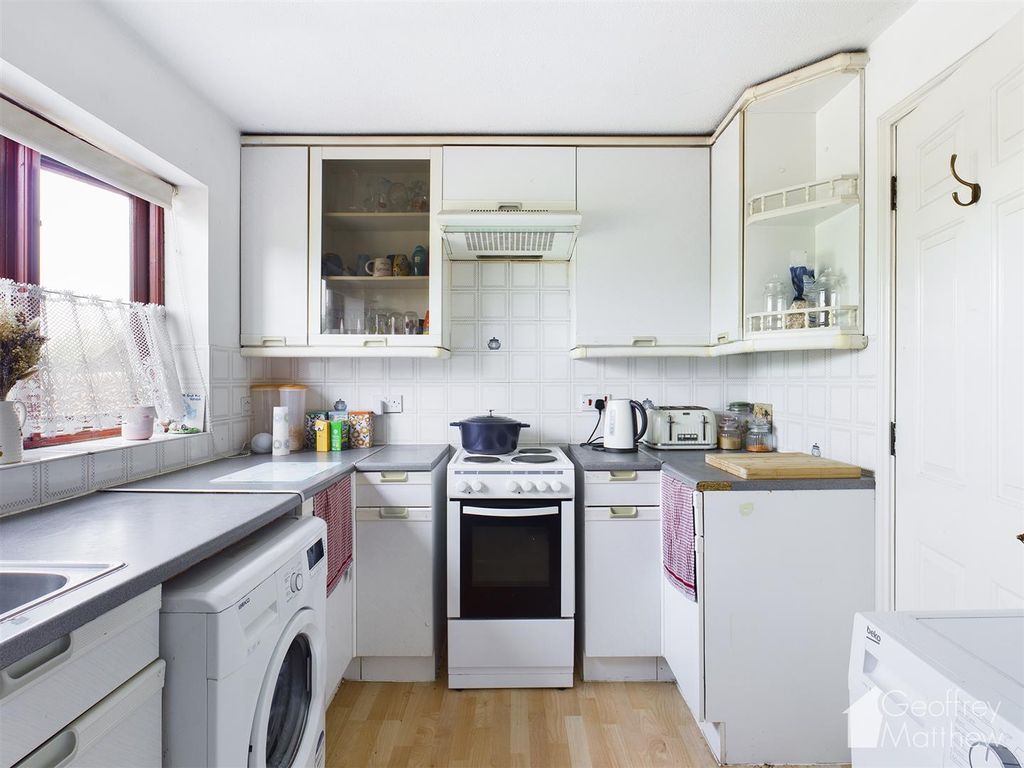 2 bed flat for sale in Emperors Gate, Chells Manor, Stevenage SG2 Zoopla