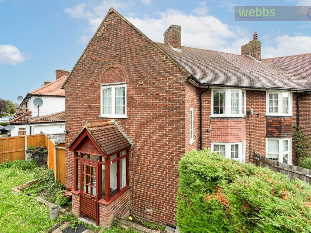 3 bed semidetached house for sale in Evesham Road, Morden SM4, £