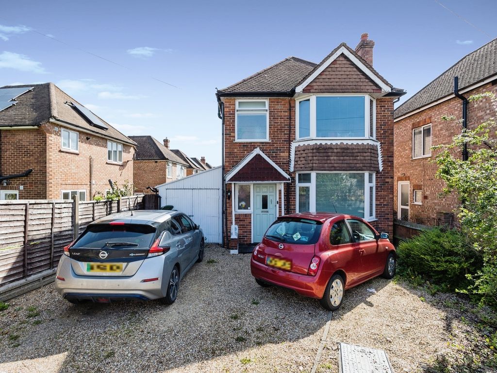 3 bed detached house for sale in Grange Road, Guildford GU2 Zoopla