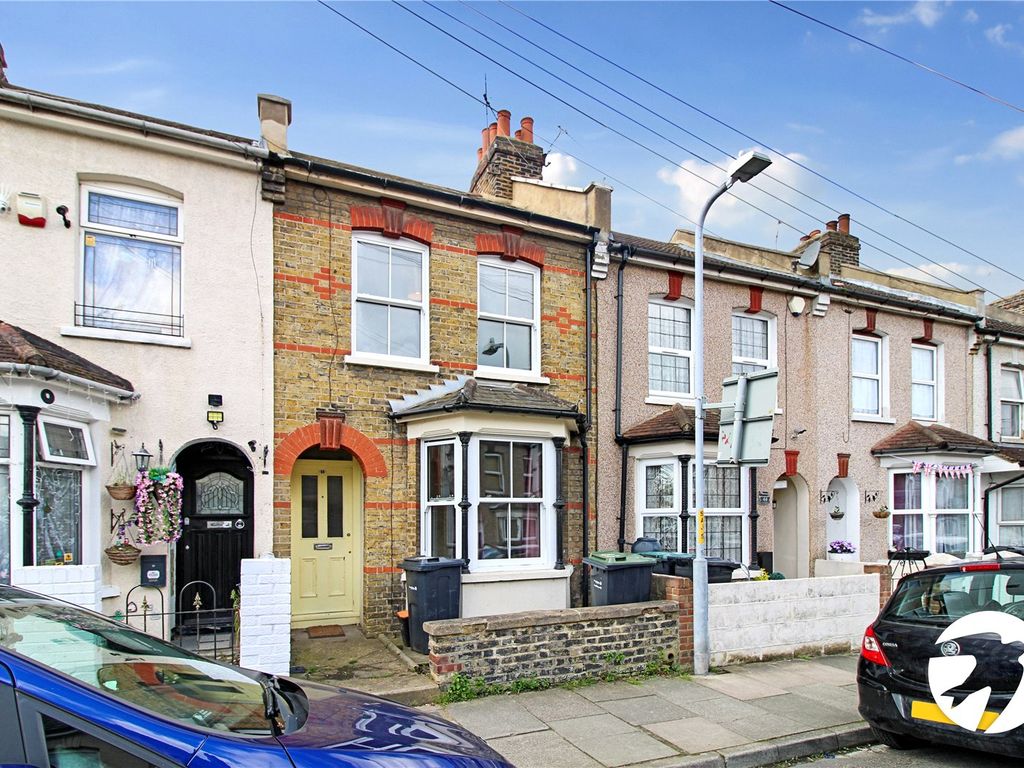 2 bed terraced house to rent in Salisbury Road, Gravesend, Kent DA11