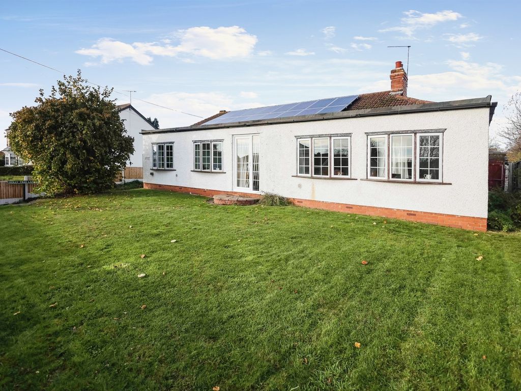 3 bed detached bungalow for sale in Bransford Road, Rushwick, Worcester