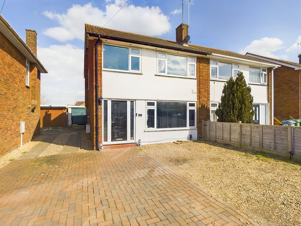 3 bed semidetached house for sale in Northumberland Avenue, Bedgrove, Aylesbury HP21 Zoopla