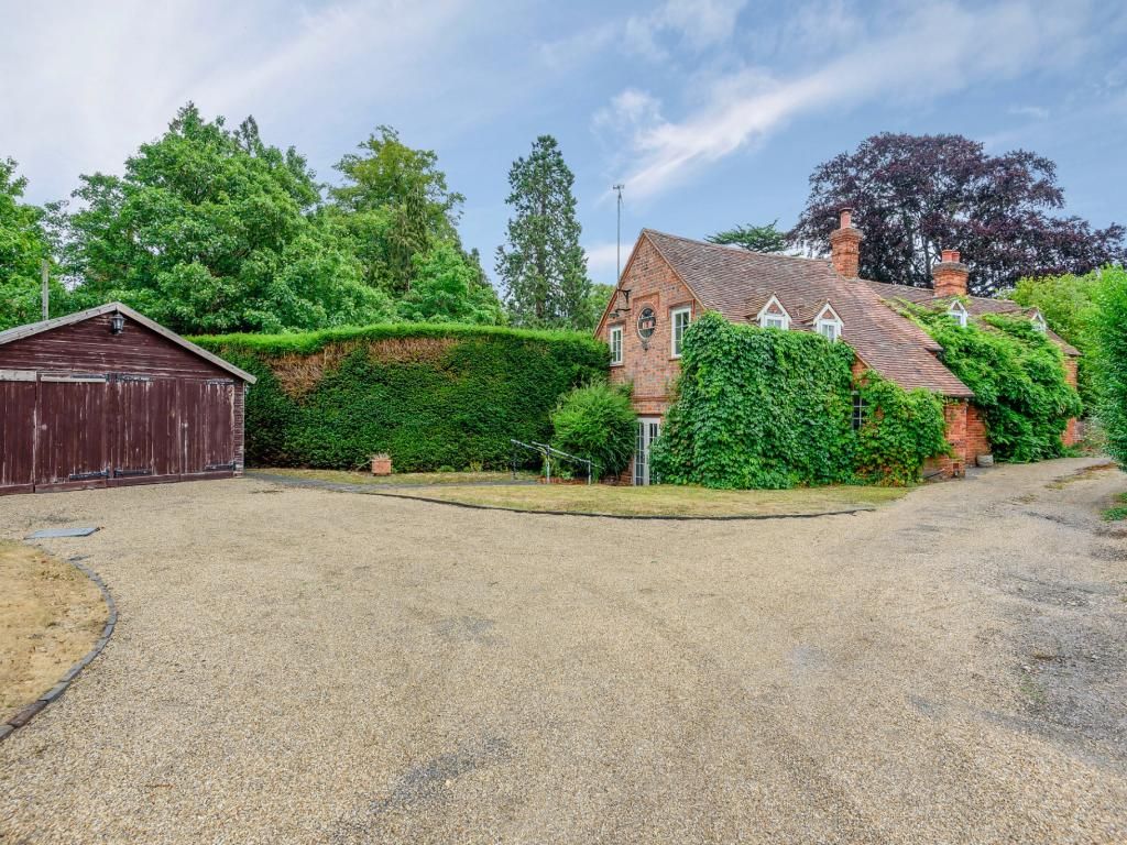 2 bed detached house for sale in Nightingale Lane, Mortimer, Berkshire