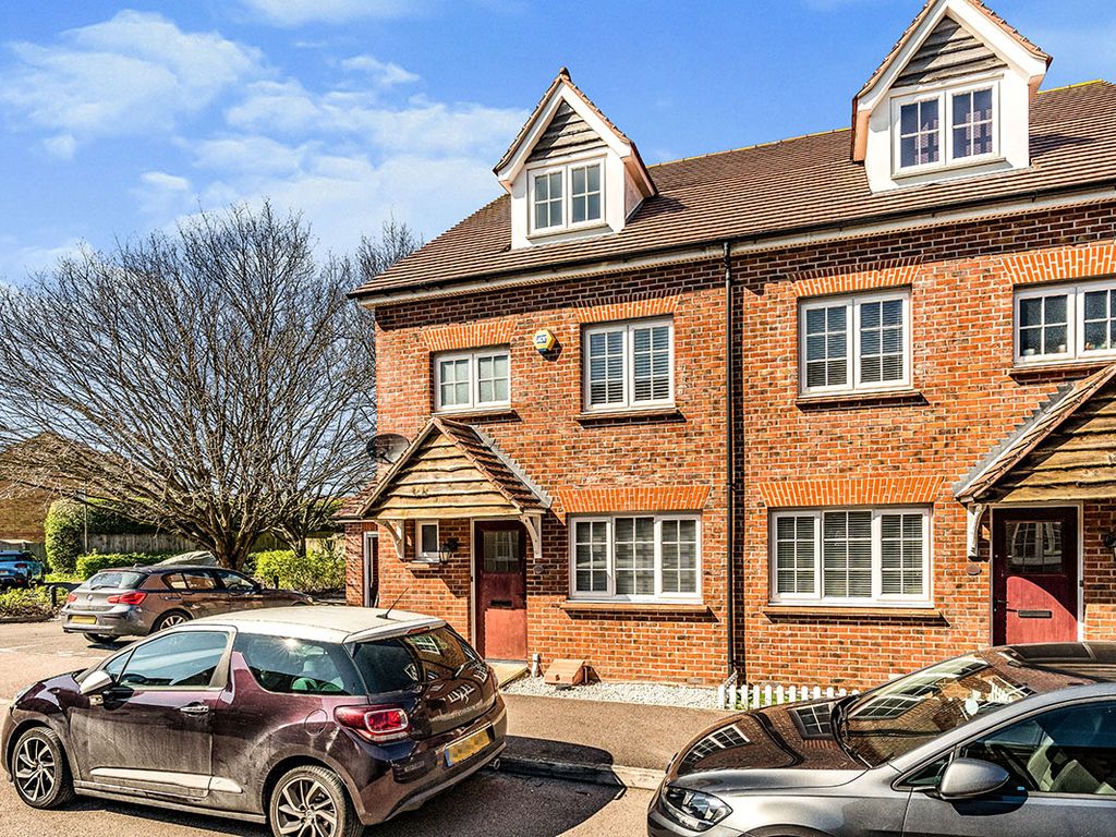 4 bed end terrace house to rent in St. Catherines Road, Maidstone, Kent