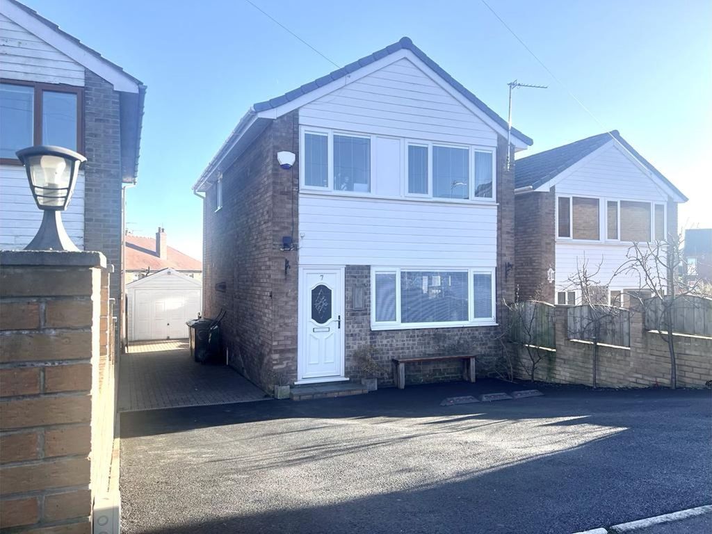 3 bed detached house for sale in Newton Court, Wakefield WF1, £280,000